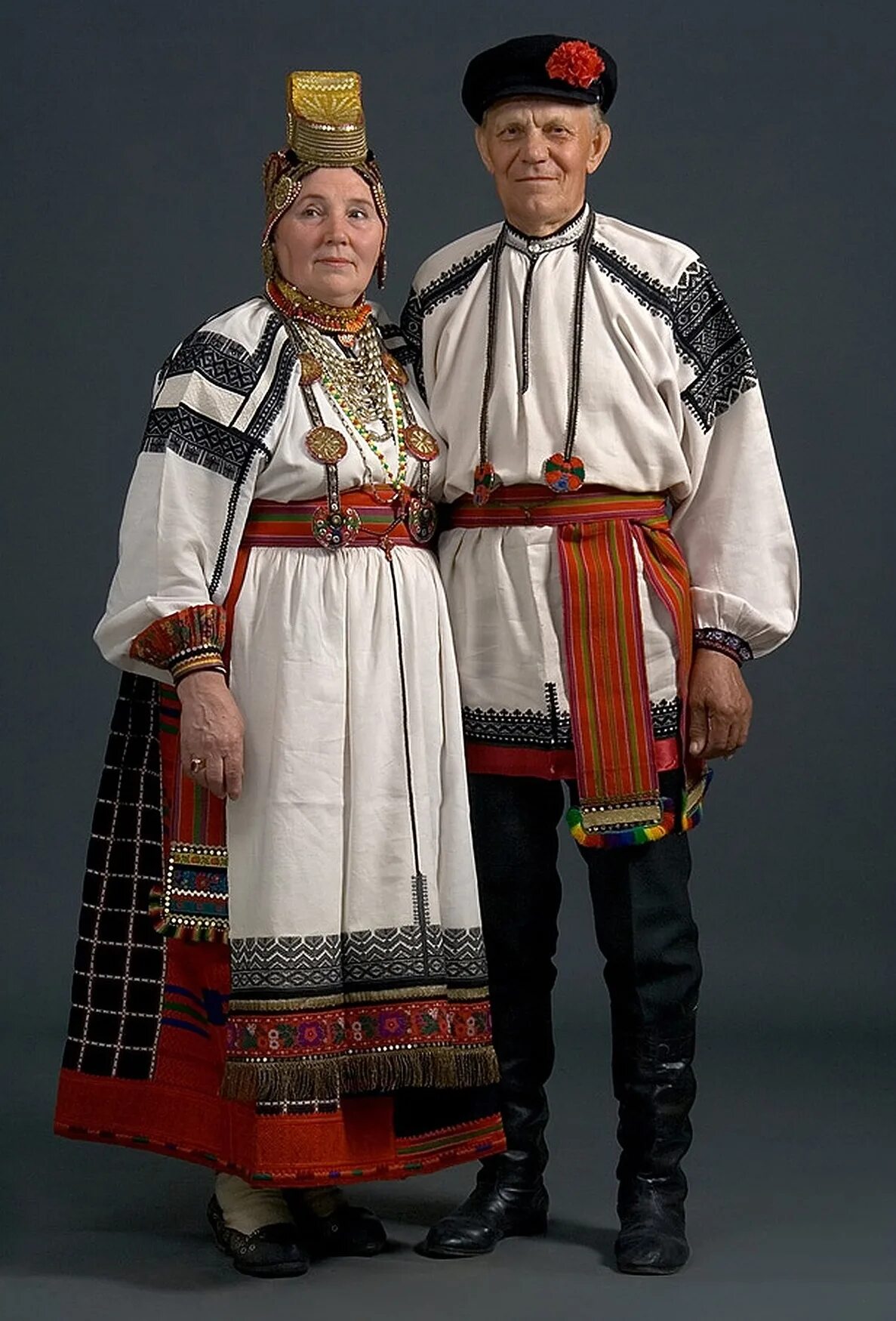 Русский народный костюм женский. Русский нарядный костюм. Русский нарядный костюм. Рускийнародный костюм. Традиционный костюм калужской губернии глебушкин.