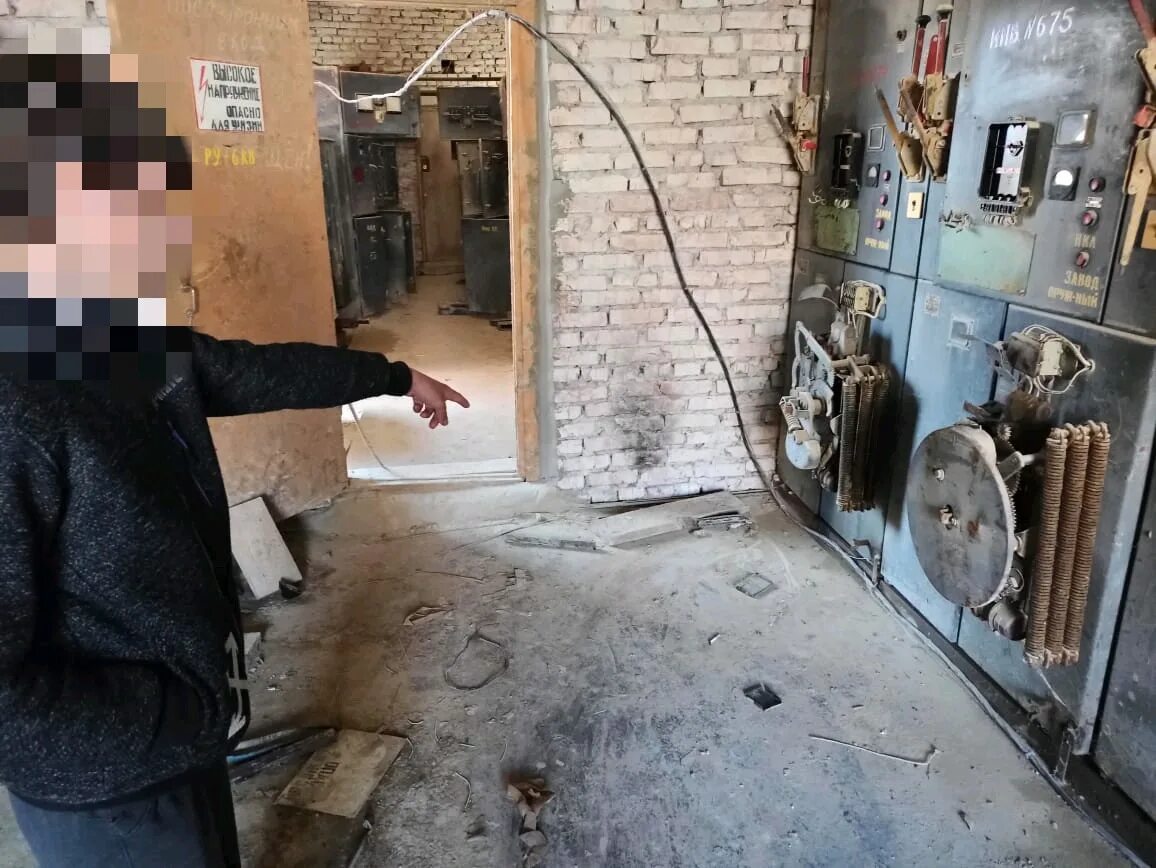 мужика убило током. мужика убило током. мужика убило током. электрошокер для убийств. мужика убило током.