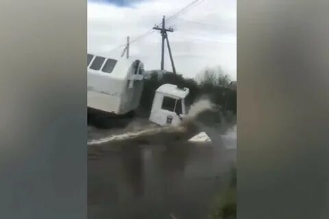 Утонувшие камазы