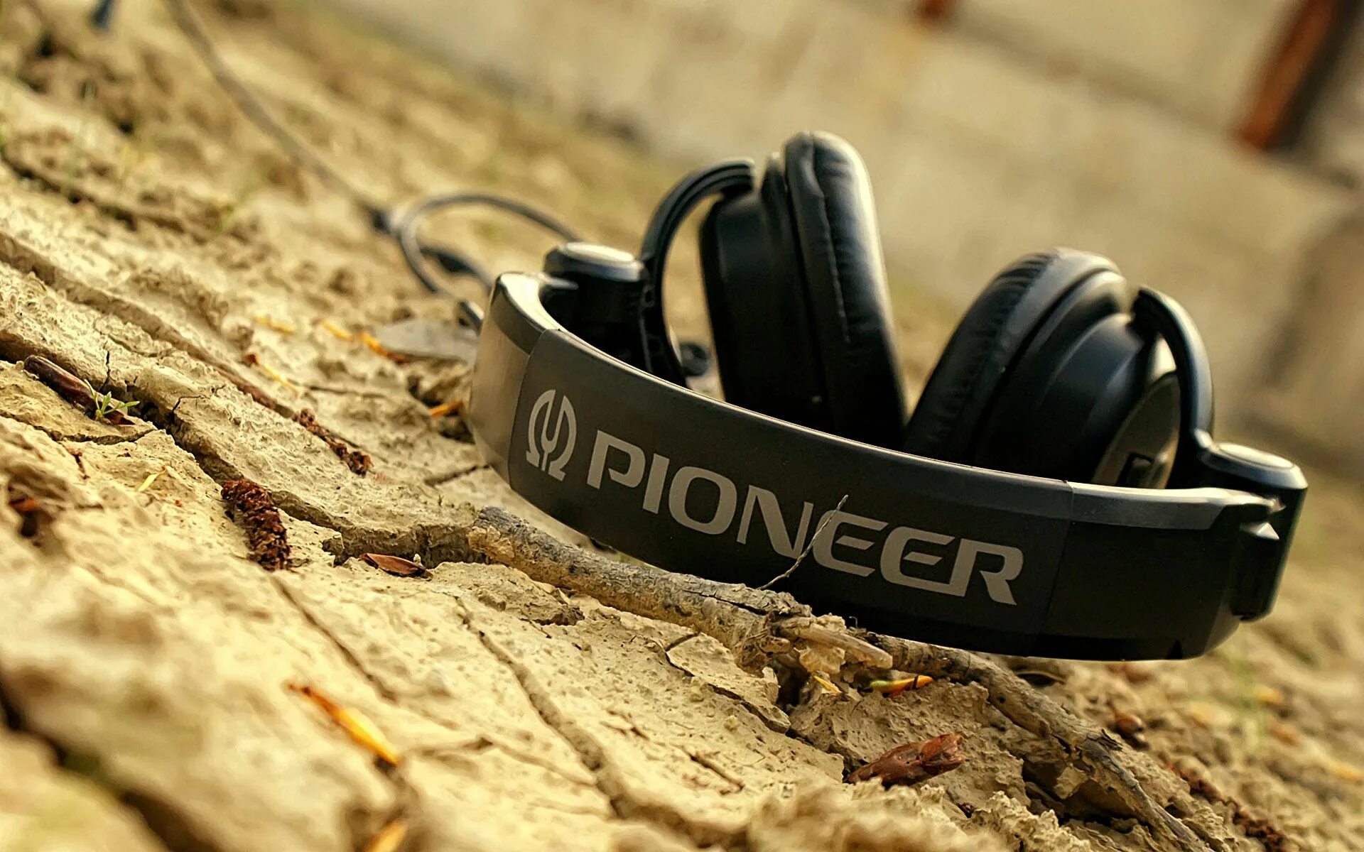 Музыка row. Наушники обои. Pioneer заставка. Обои на рабочий стол Pioneer. Наушники Техно.