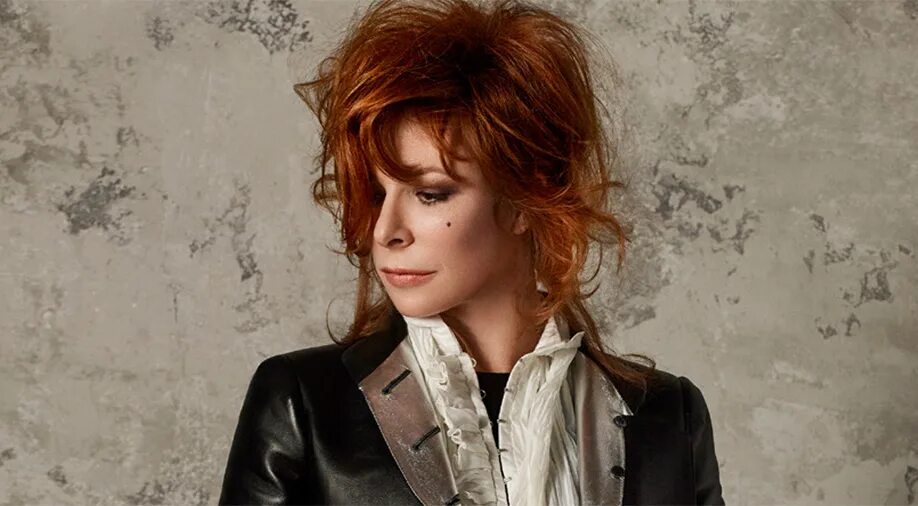 Французские певицы инди. Farmer Mylene "desobeissance". Mylene Farmer фото.