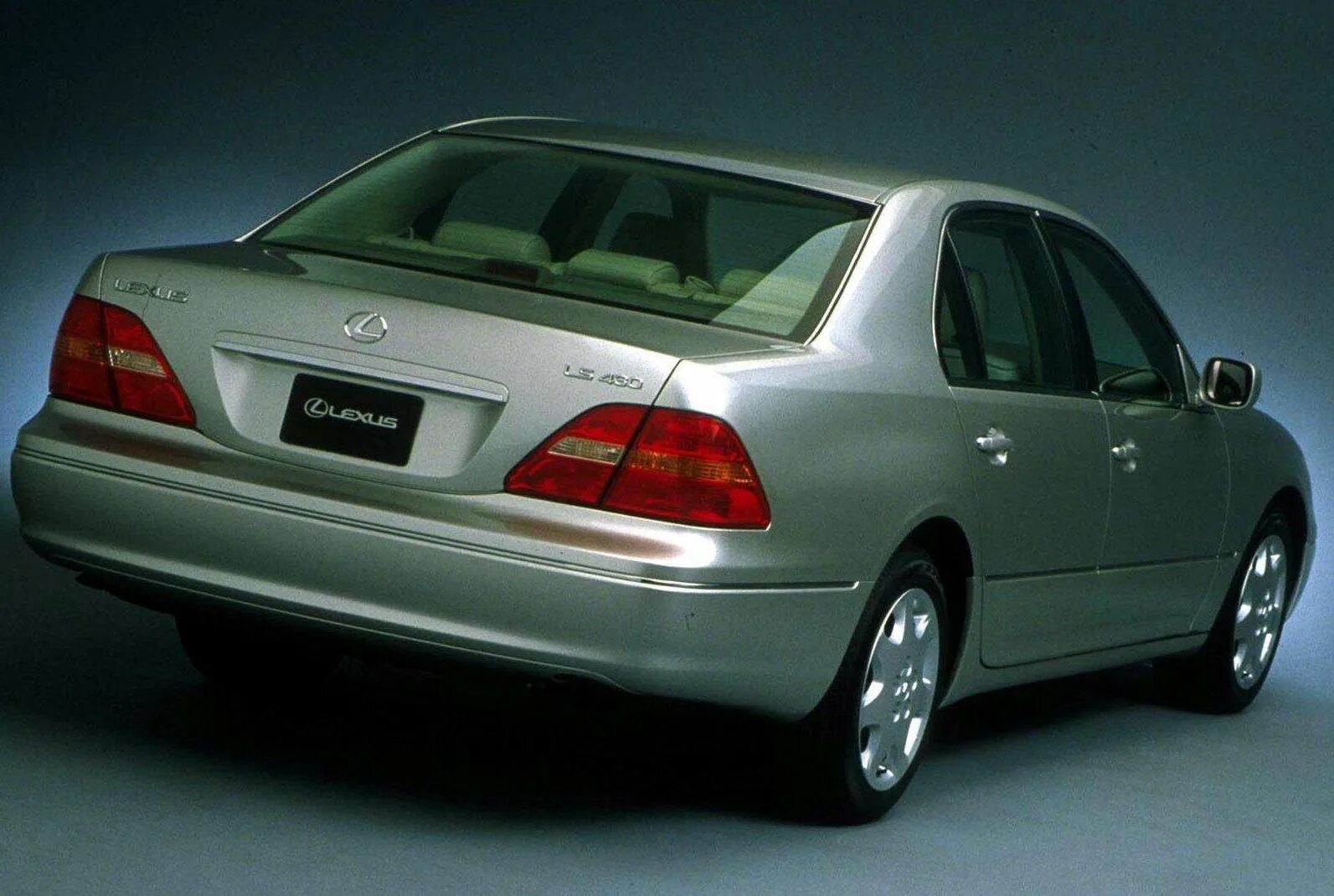 Lexus 2000 года. Лексус лс 430 2000. Лексус 430 седан. Лексус лс 430 седан. Лексус седан 2000.