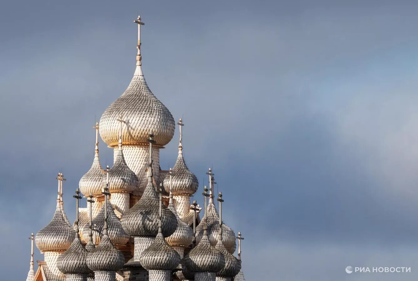 Кижи сколько куполов. Купола преображенской церкви кижи. кижи музей заповедник купола. храм преображения господня на острове кижи. церковь преображения господня на острове кижи купола.