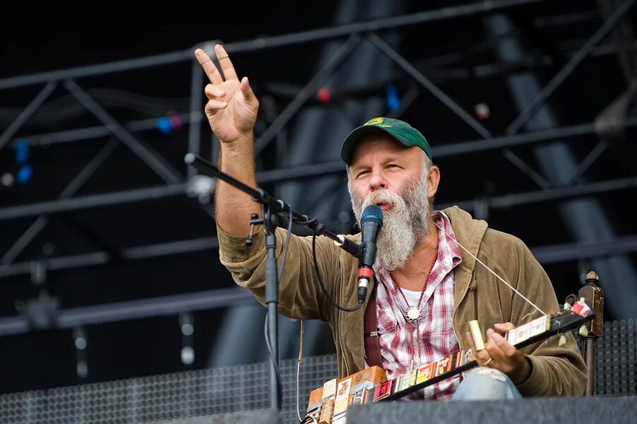 -Seasick Steve гитары. Seasick Steve 2023. Гитарист Стив блюз рок фестиваль Seasick. Seasick steve