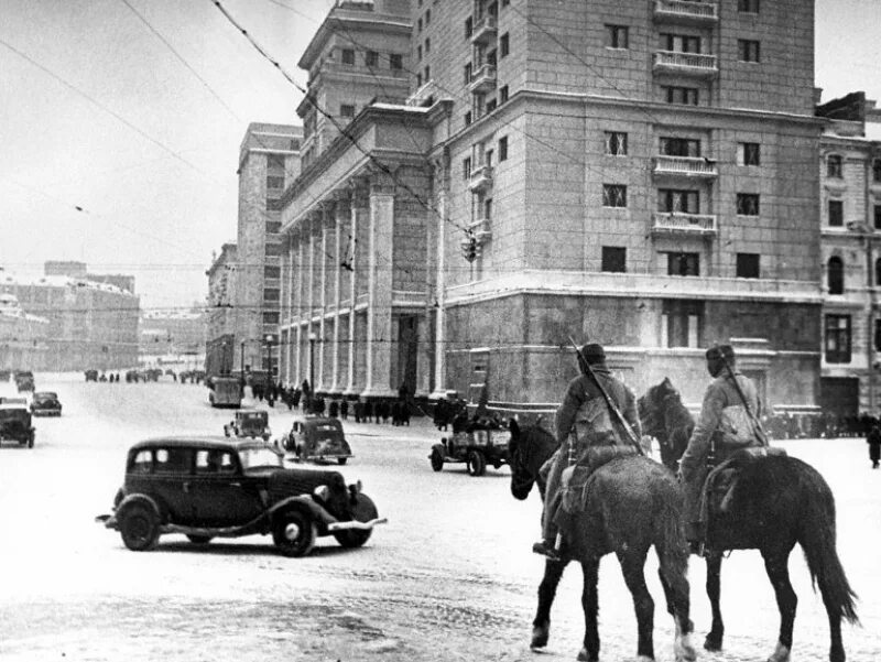 Москва летом 1941. Манежная площадь 1941. Москва 1941 год. Гостиница Москва 1941 год. Уфа в годы войны 1941-1945.