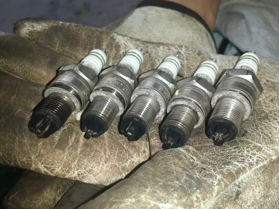 Свечи зажигания ngk ауди 100 2. Белые свечи зажигания на ауди 100 2. 8. Свечи ниссан вингроуд 1. Свечи на ауди 80 б2.