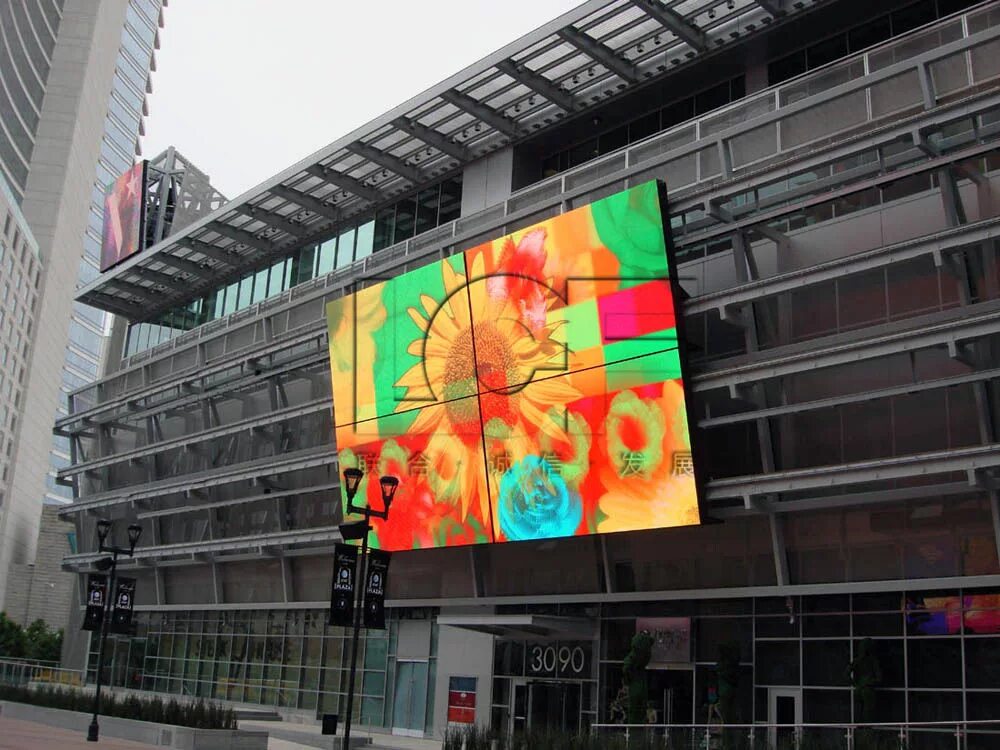 Светодиодный экран москва. 3 Медиафасад. Медиафасады Токио. Светодиодный экран на фасаде. Рекламный экран на фасаде здания.