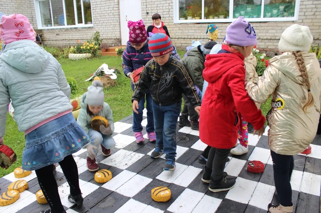 Наблюдение детей. Экологическая экскурсия в детском саду. Экскурсии прогулки в детском саду. Прогулка в детском саду. Экскурсии в доу.