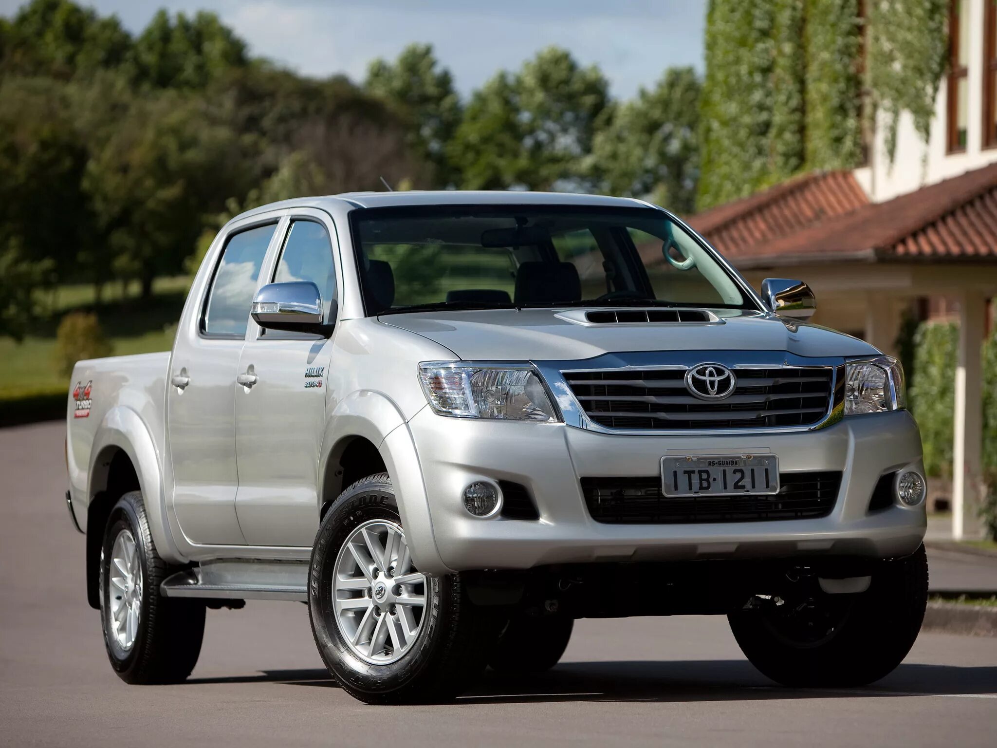 Тойота хайлюкс 2012 цена. Toyota Hilux 2012. Toyota Hilux 2013. Toyota Hilux 2012 2.4. Тойота Хайлюкс 2015.