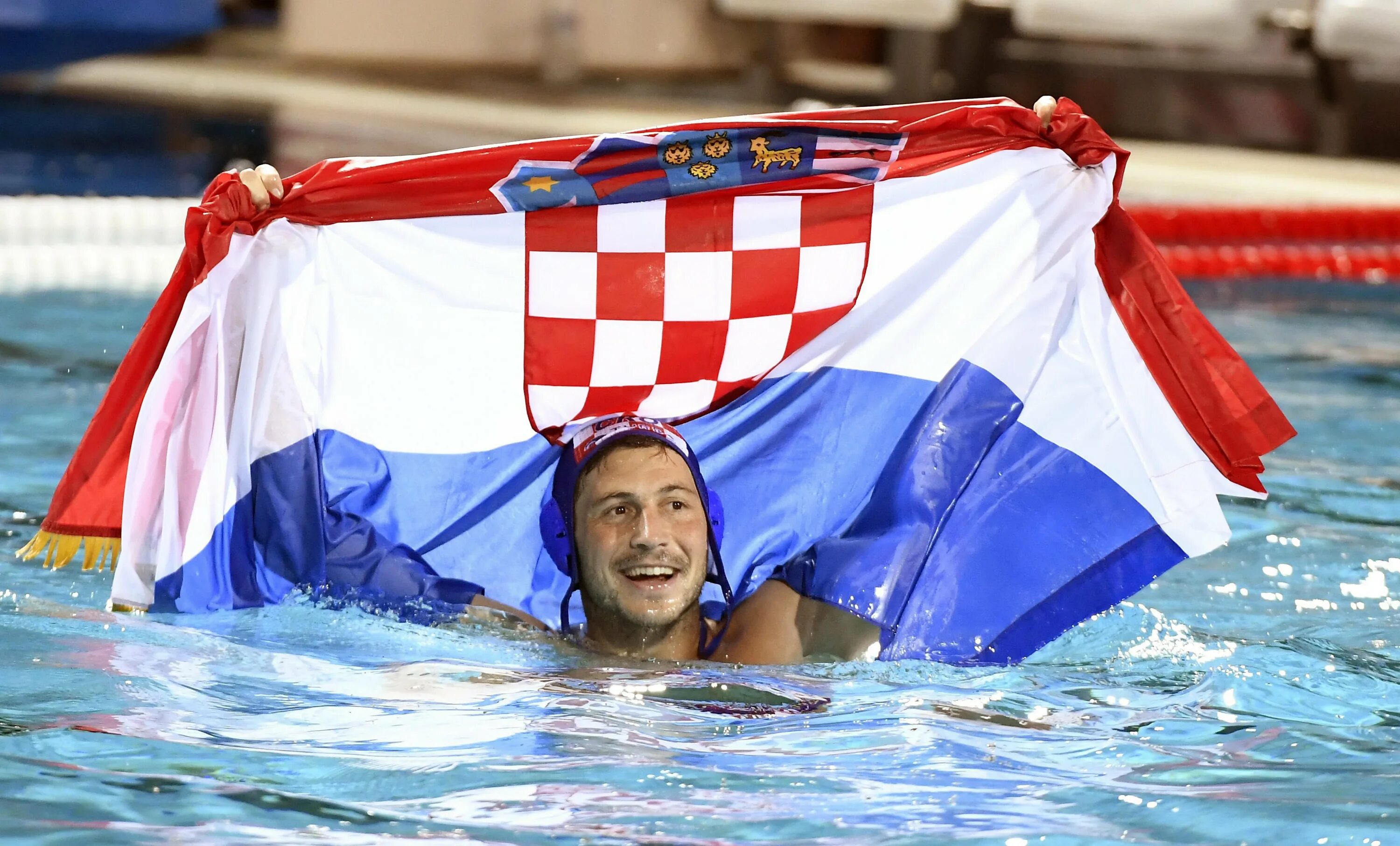 Водное поло юноши. Водное поло хорватия. Ватерпол сборная хорватии. Водное поло обои. Хорватский ватерполист.