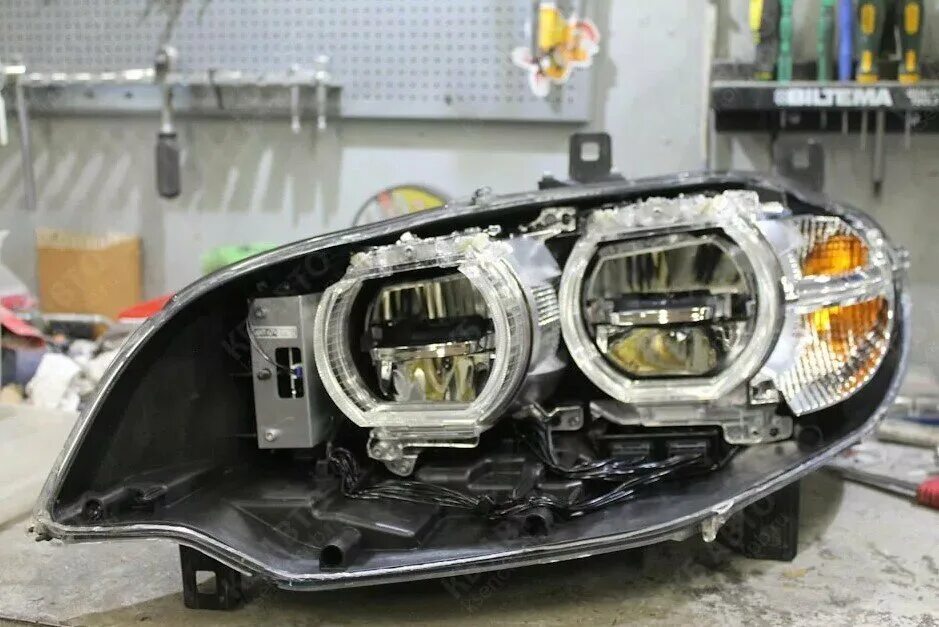 Led фары BMW x5 e70. Корпус фары x6 e71 led. Фара BMW x5 e70 светодиодный модуль. X5 e70 led фары.