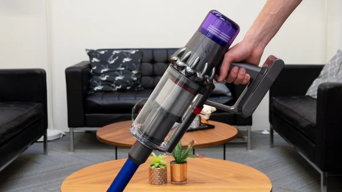 Пылесос Dyson v11 absolute. Пылесос Дайсон беспроводной v11. Dyson новый. Дайсон последняя модель. Чем отличается пылесос дайсон