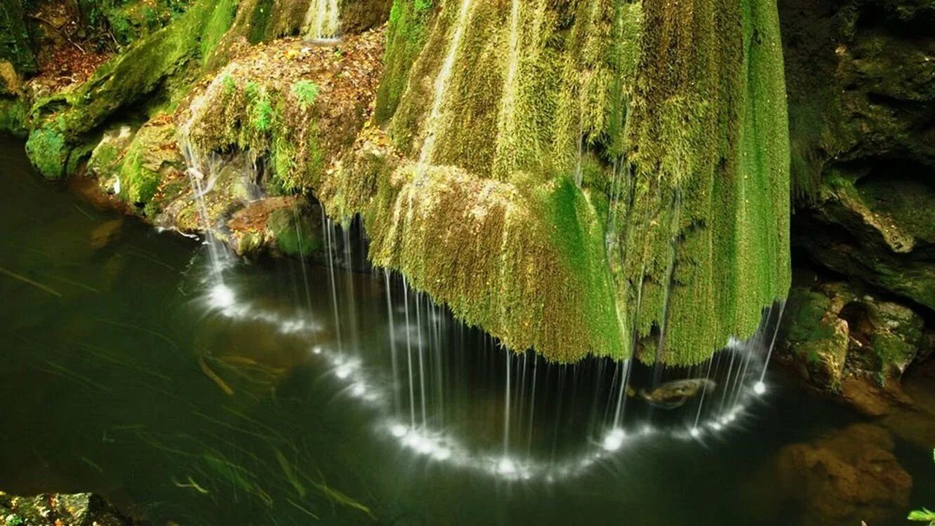 Самые красивые медленно. Водопад Бигар Румыния. Каскадный водопад Бигар, Румыния. Водопад Бигэр. Водопад Бигар в Западной Румынии.