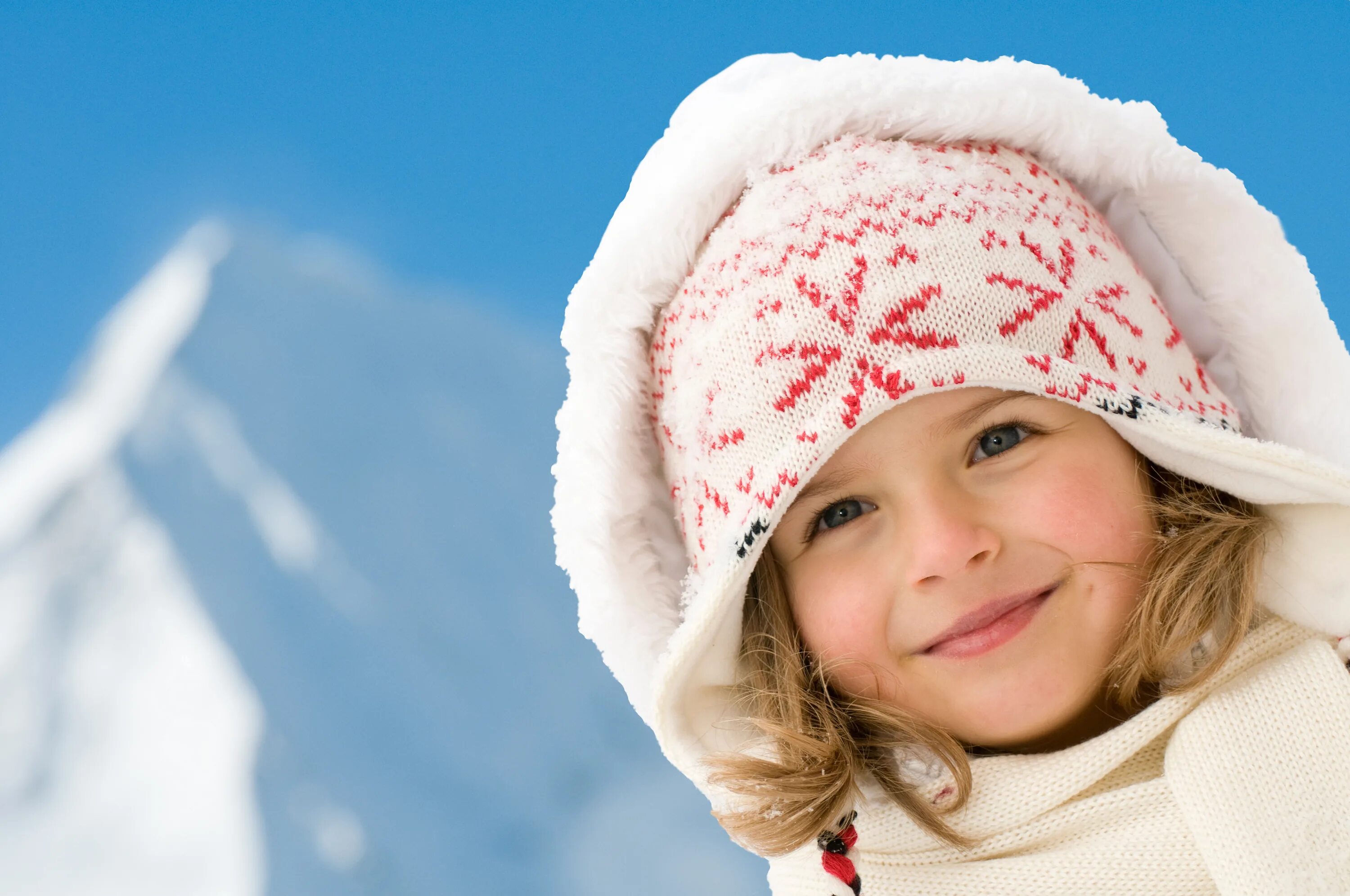 Счастливые дети зима. Девочка зимой. Зима для детей. Маленькие дети зимой.