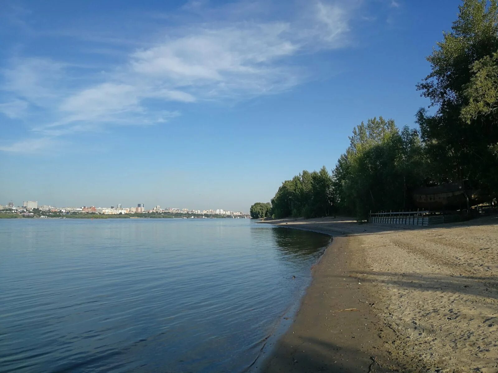 Какой город на берегу оби. Река Обь Новосибирск. Затон Новосибирск. Берег реки Оби Новосибирск. Левый берег реки Обь Барнаул.