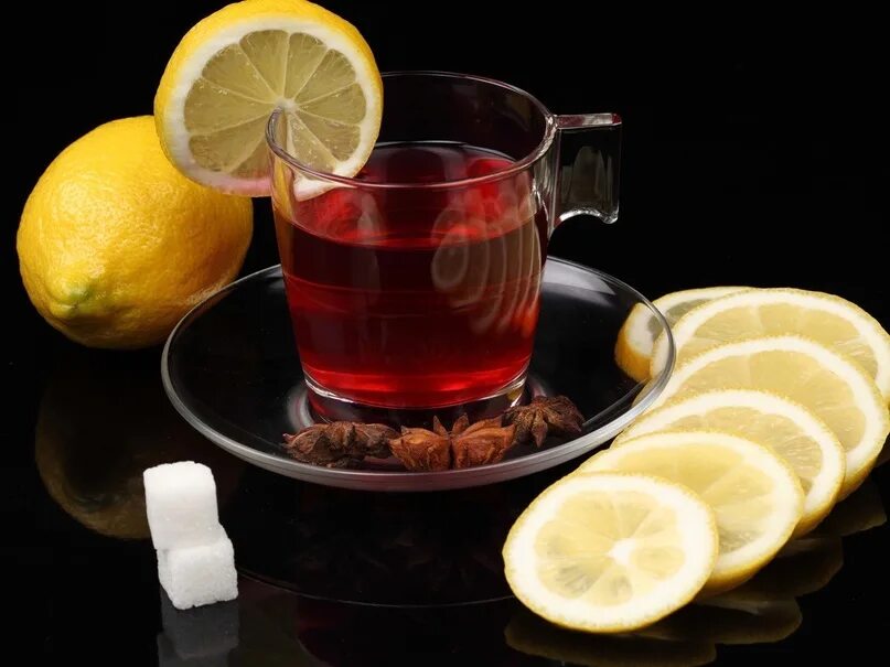 Черный чай лимоном без сахара. Tassay ice tea черный. Чай с лимончиком. Чай черный с лимоном и сахаром. Кружка чая с ложкой.