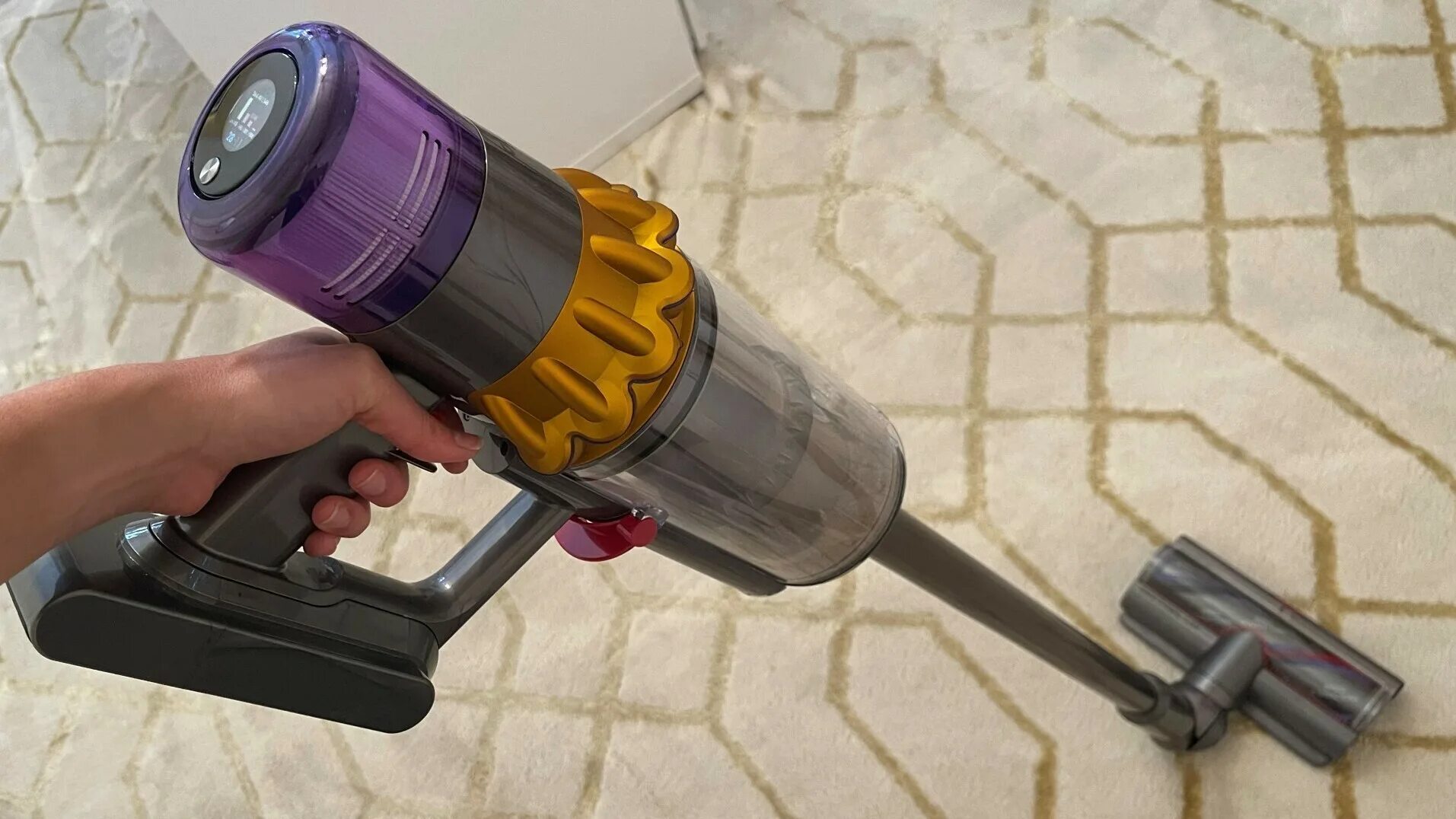 Dyson v15 detect absolute plus. Дайсон v15. dyson v15 насадки. дайсон пылесос v15. dyson 15.