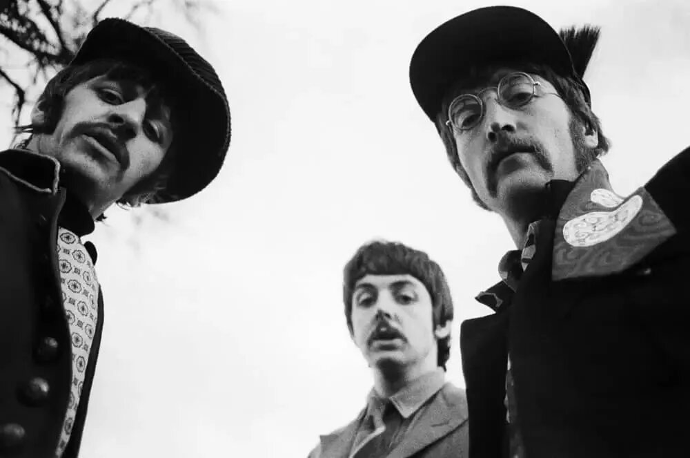 Strawberry fields forever the beatles. Beatles strawberry fields forever 1967. земляничная поляна битлз. пол маккартни земляничная поляна. земляничная поляна битлз альбом.