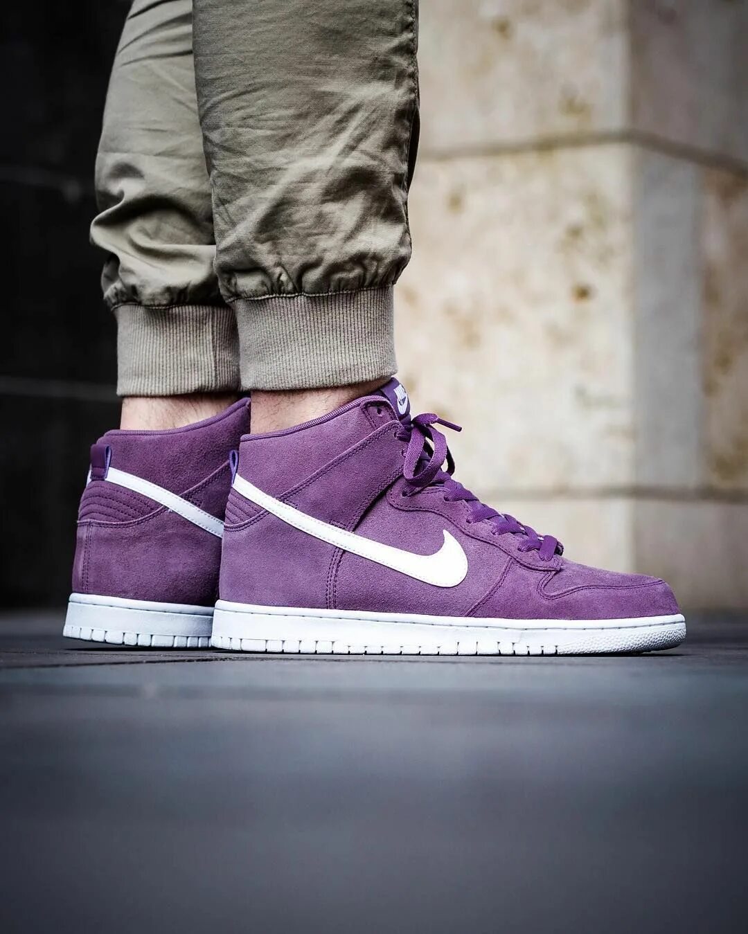 Как завязывать найки данки. Nike SB Dunk High фиолетовые. Nike Dunk High Violet Dust. Найк данк сб фиолетовые. Nike Dunk High фиолетовые.