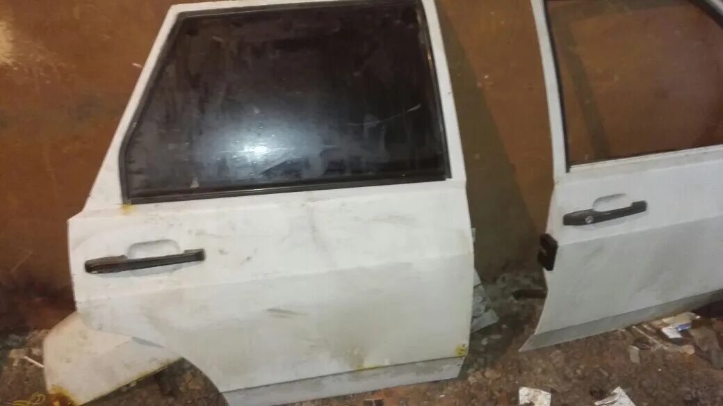 Стекло задней двери 2109. Шуба двери ваз 2109. дверь 2109 без обшивки. задняя правая дверь ваз 2109 фото.