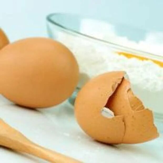 Как принимать яичную. Яичная скорлупа для костей при переломах. Скорлупа яичная. Измельченная яичная скорлупа. Скорлупа яиц.