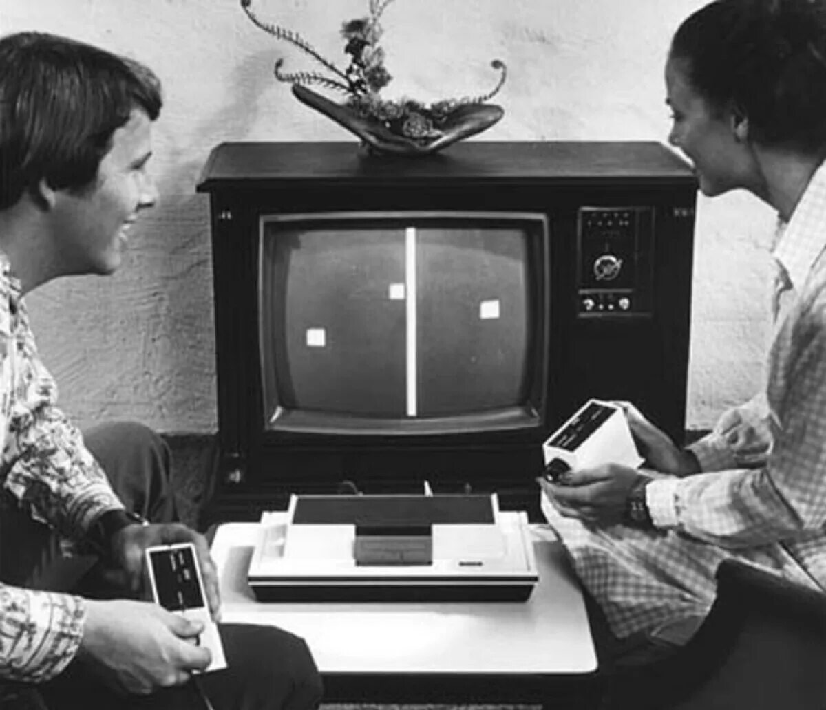 Самой первой компьютерной игре. Первая игровая консоль Magnavox Odyssey. Консоль Magnavox Odyssey 1972. Игровая приставка Magnavox 1972. Magnavox Odyssey 1972 игры.