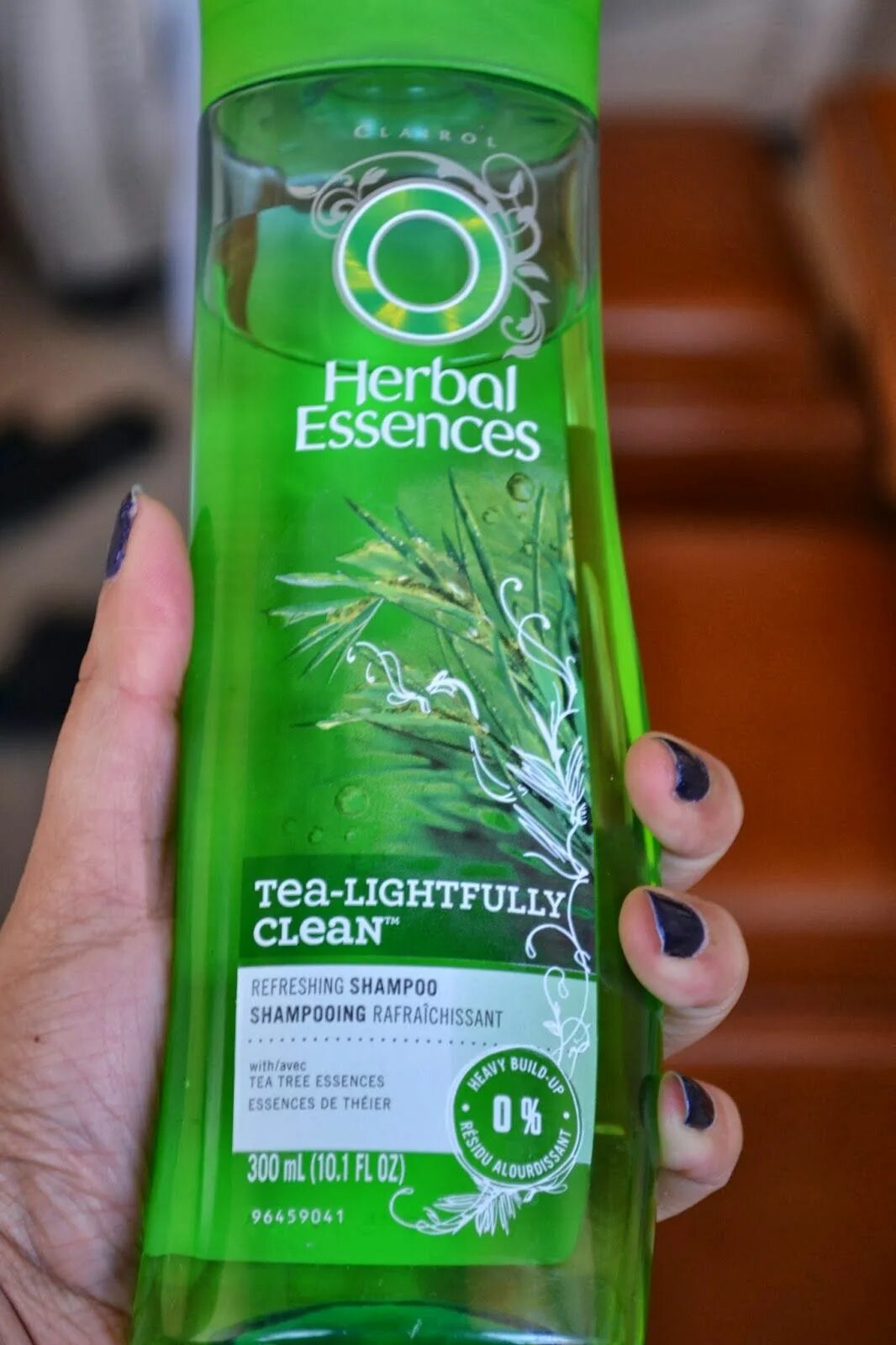 Шампунь Хербал эсенсес. Herbal Essences зеленый. Herbal Essences для жирных волос. Шампунь в зеленом тюбике.
