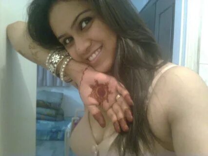 Desi Girl Exposing Boobs 