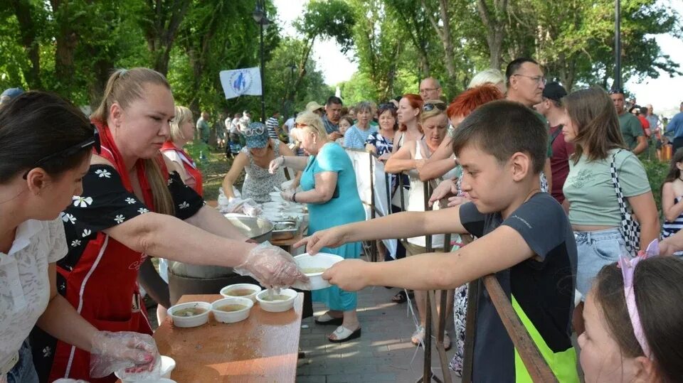 День рыбака в автозаводском парке нижний новгород. Автозаводский парк ватрушки. День рыбака в автозаводском парке нижний новгород. День рыбака в автозаводском парке нижний новгород. Фонтан в парке.