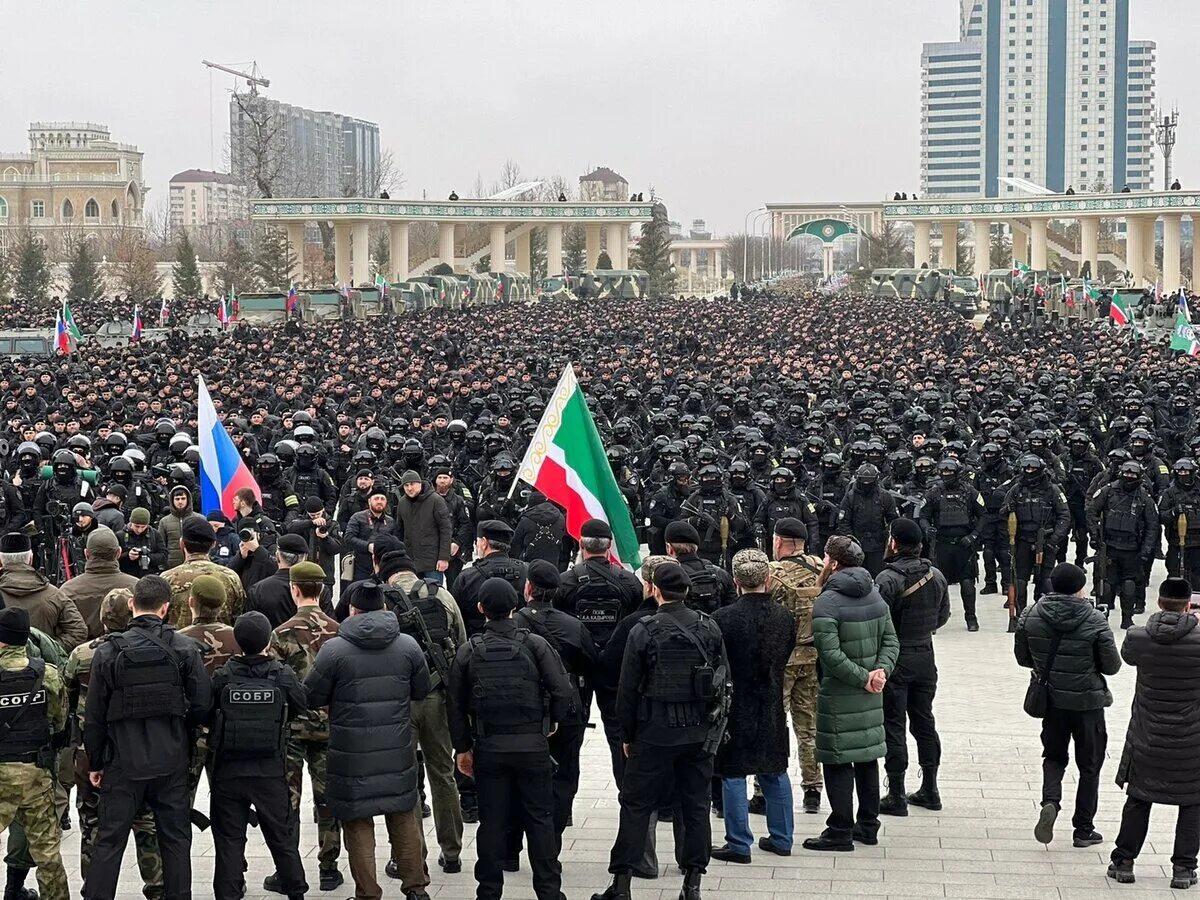 Где сейчас чеченский. Кадыровцы 2022. Рамзан Кадыров армия Чечни. Площадь Чеченской Республики 2022. Армия Чечни на Украине.