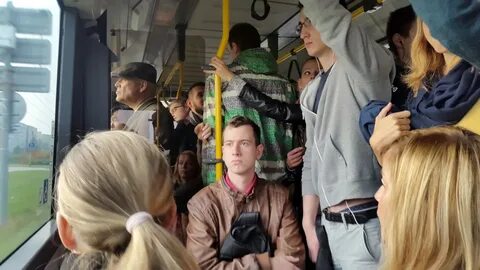 Высокие люди в транспорте