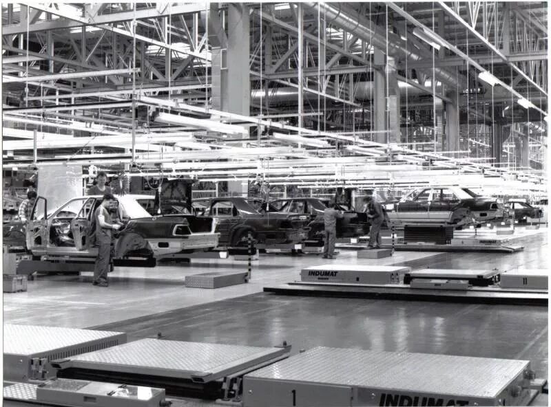 мерс 124 с завода. владимирский химический завод. ан-124 шасси. кузов от мерседес 124. сборка самолета.