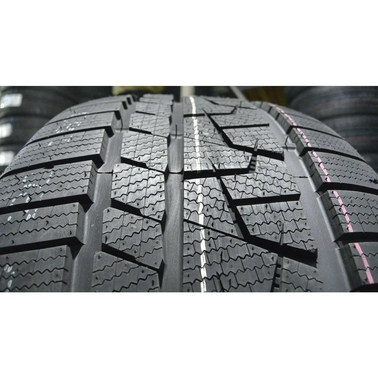 Шины роял отзывы. Royal Black 225/55r19 Royal Winter UHP 103v. Royal Black Royal Winter UHP. 225/45r19 Royal Black Royal Winter UHP 96v нешипуемая. Royal Black Royal Winter UHP 215/55 r16.