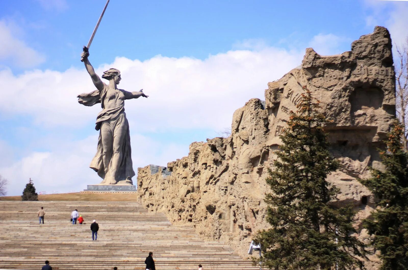 Мемориальный комплекс Мамаев Курган. Мамаев Курган Волгоград. Волгоград Родина мать Мамаев Курган Сталинградская битва. Мемориал стена Мамаев Курган.