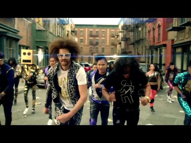 Im shuffle. Лмфао танец. Шафл LMFAO. LMFAO стиль одежды. LMFAO everyday i'm.