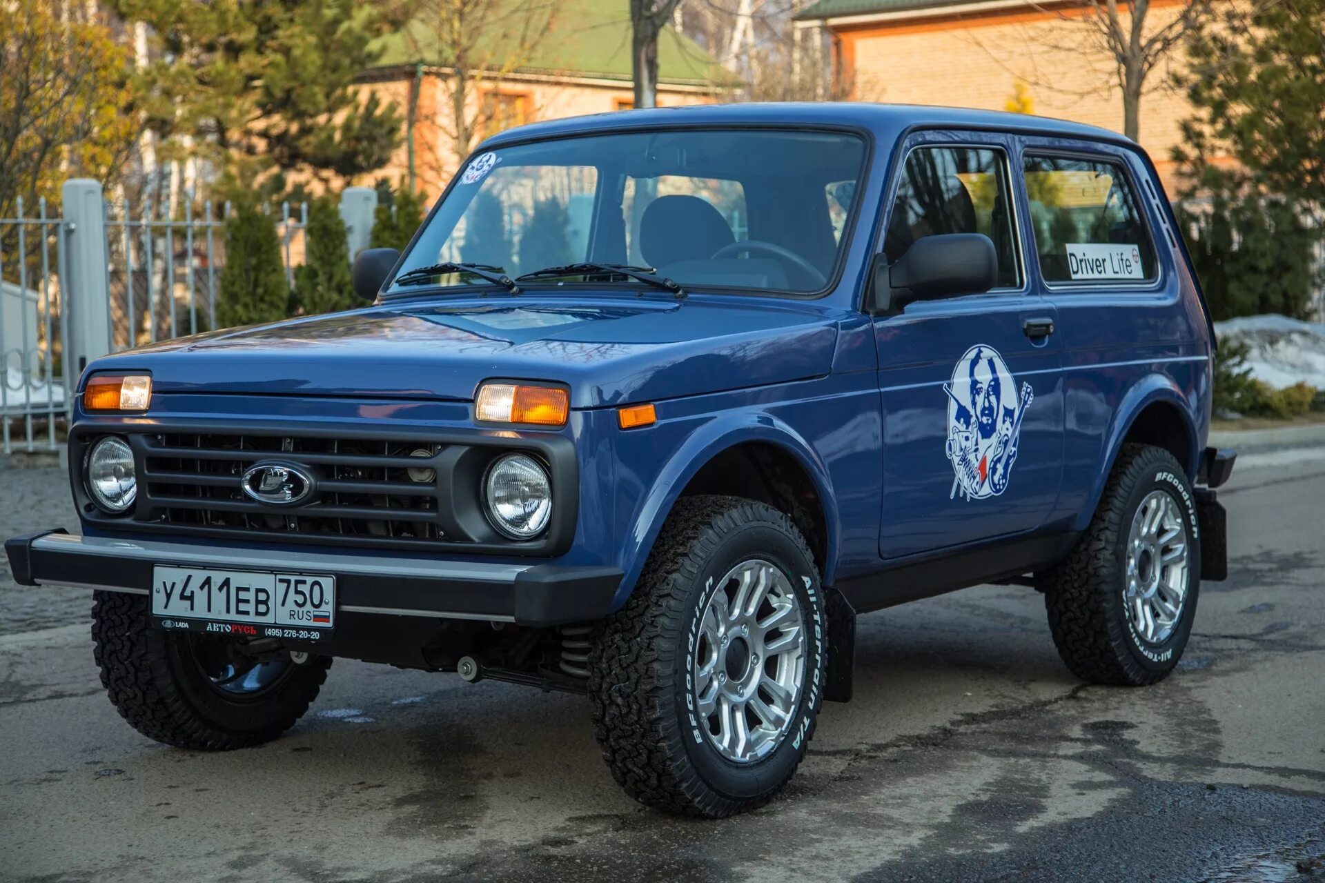 Фото машины нива. Лада Нива 4 на 4. Lada 4x4 Нива. Лада 4х4 (Niva Legend). Нива 4х4 трехдверная.