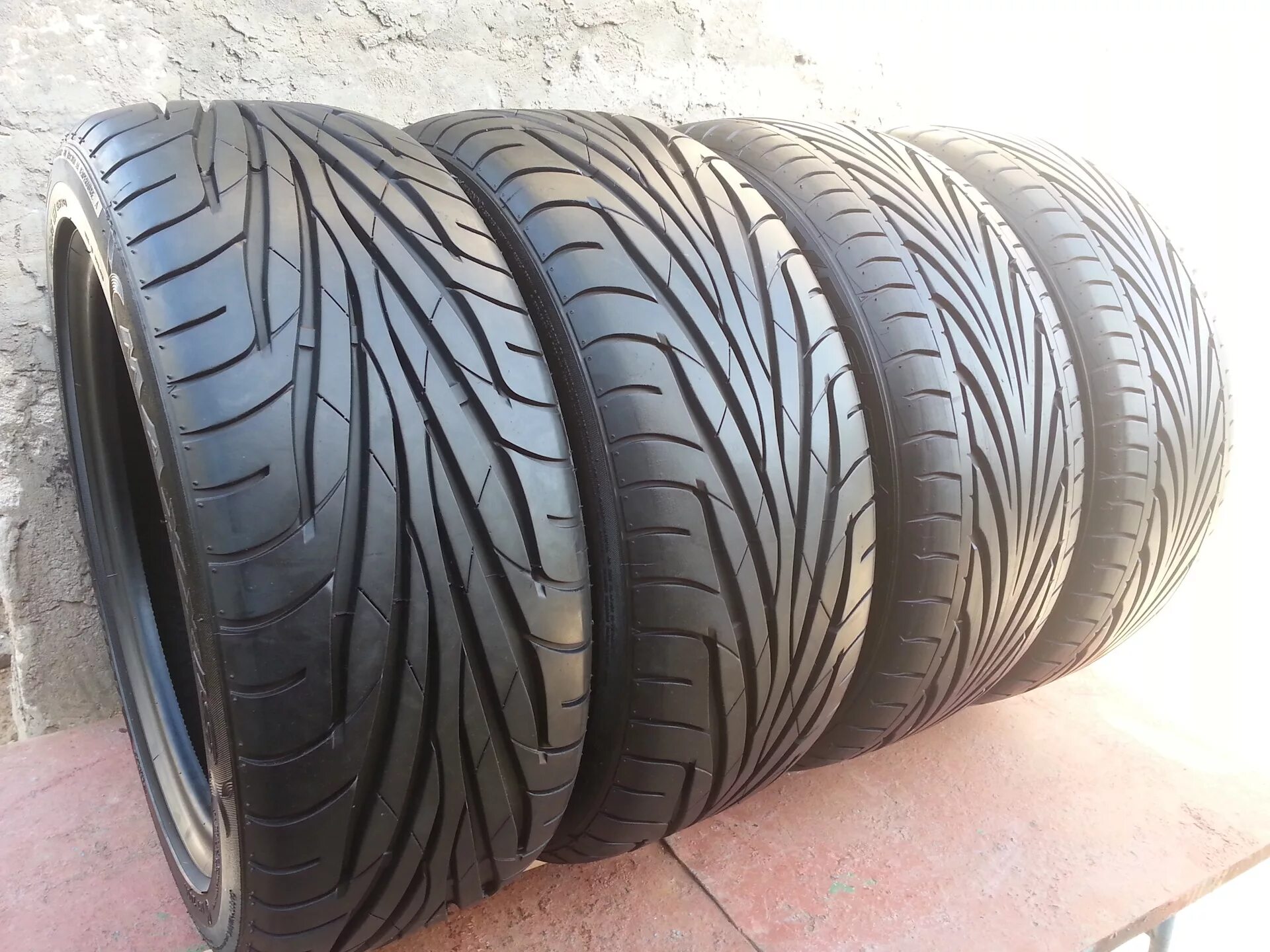 Резина лето уфа. Резина Maxxis Victra ma-z1. Maxxis ma-z1 Victra 235/45/r17. Maxxis ma-z1 Victra 205 45 r17. Резина Максис 195 50 15.