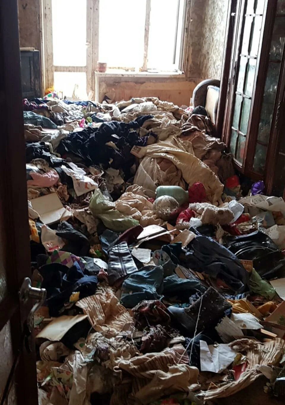Девочку завалило