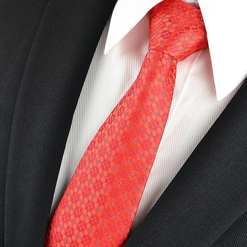 Галстуки мужские красные. Красный галстук. Галстук красный мужской. Красно черный галстук. Красно белый галстук.