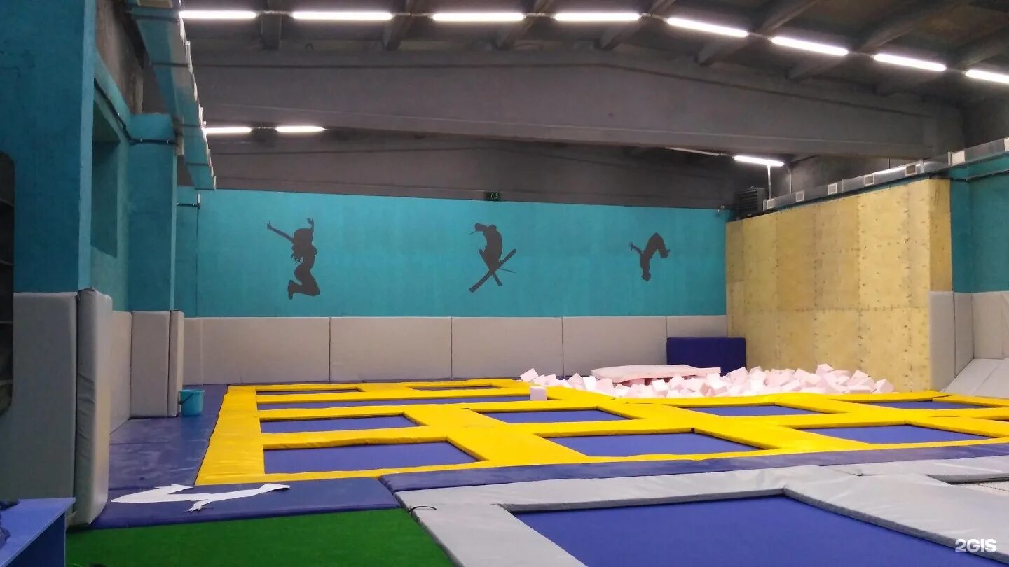 Крылья батутный центр дзержинск. Go jump батутный центр. батутный центр гараж сатка. батутный центр пандария.