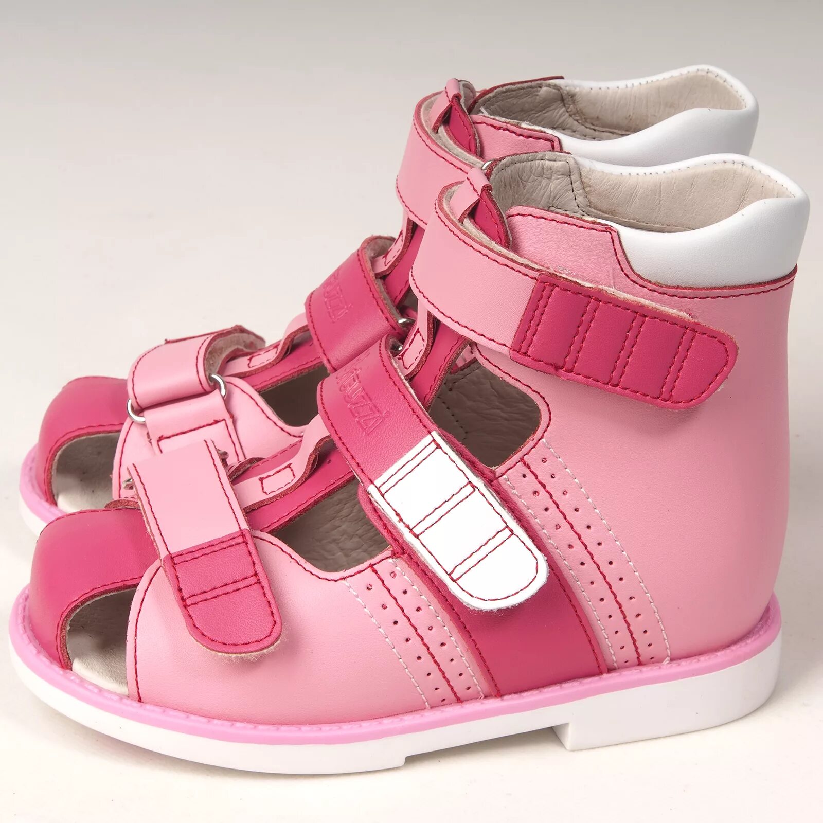 Дескам купить. Детская обувь. Ортопедическая обувь для детей. Ортопедические ботинки. Ботинки детские.