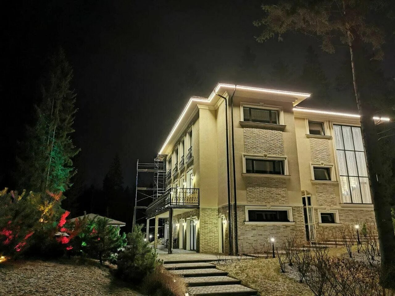 электрическое освещение здания. электрическое освещение здания. архитектурная подсветка зданий. архитектурная подсветка фасадов. достопримечательности ташкента ночью подсветка.