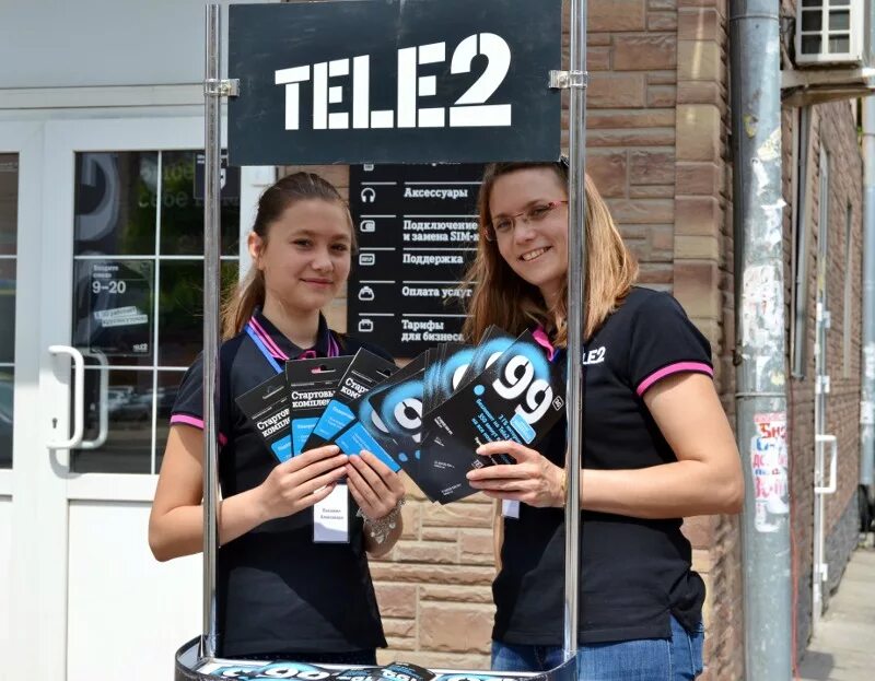 Tele2 сотрудники. Работник теле2. Одежда теле2. Продавец теле2. Теле2 рязань телефон