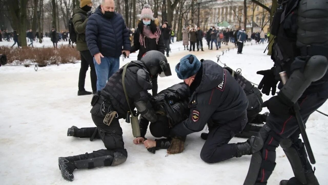 Митинг Навального 23 января 2021 Москва. Протесты в Москве. Митинг парень