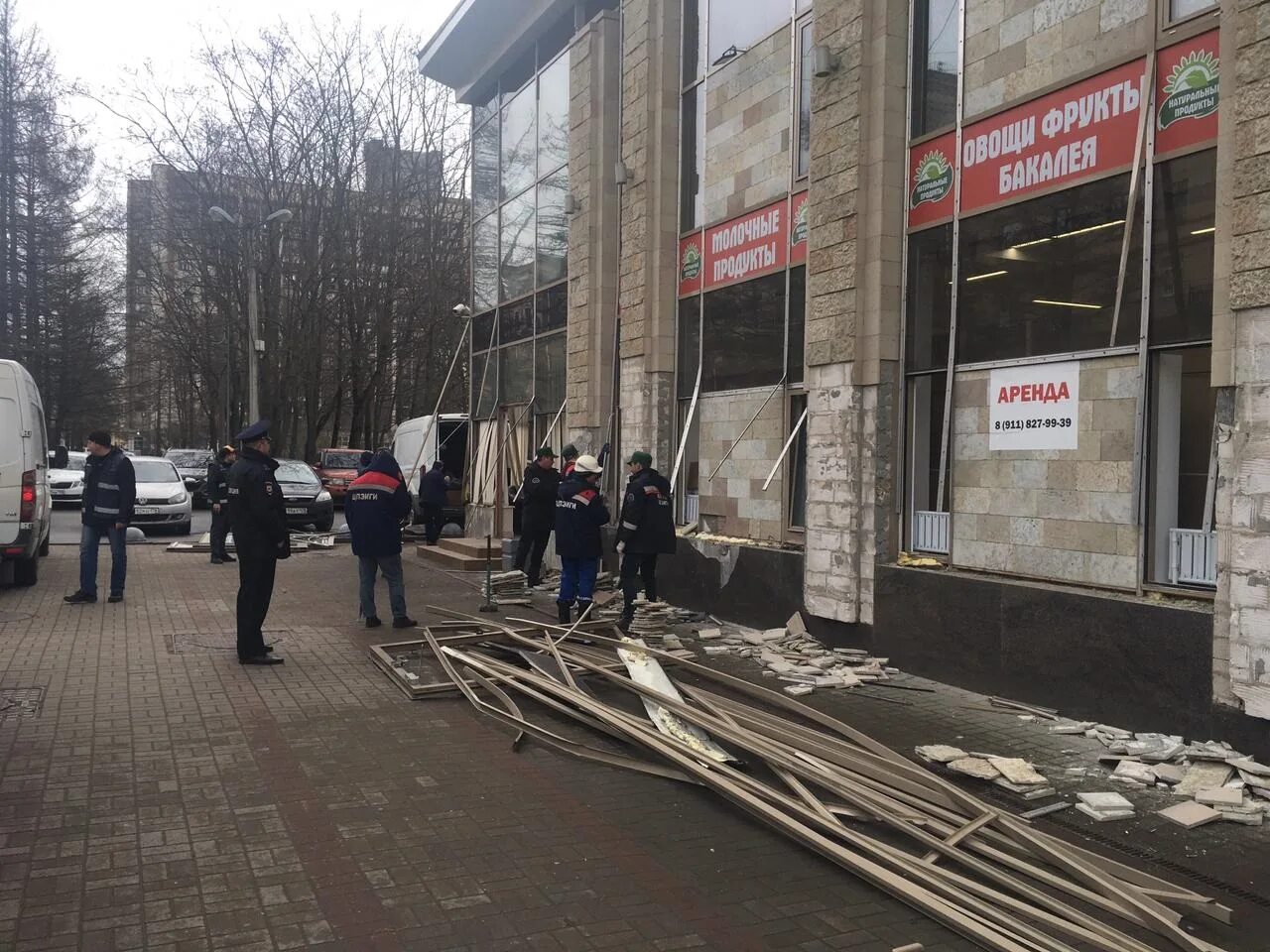 Снос тц мир. Снос торгового центра. снесли магазин энгельса. санкт-петербург энгельса 11 снесли. санкт-петербург энгельса 27 снесли трц.