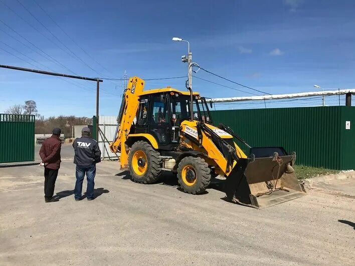 Взять в аренду экскаватор погрузчик. Механизатор JCB cx4. Экскаватор погрузчик МСТ 3. JCB b131f. Экскаватор погрузчик Вольво в черном цвете.