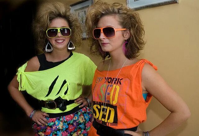 диско 80е одежда. 90 прически и одежда. 90 прически и одежда. мадонна макияж 80. 90 прически и одежда.