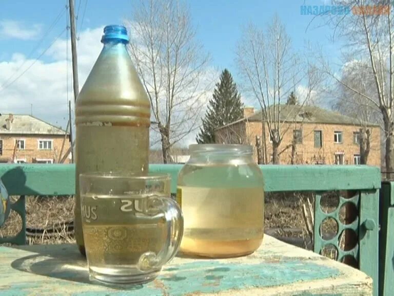 Вода преображение. Талая вода в бутылях. Вода преображение. Мокрая вода аква. Вода суксунский завод минеральных вод.