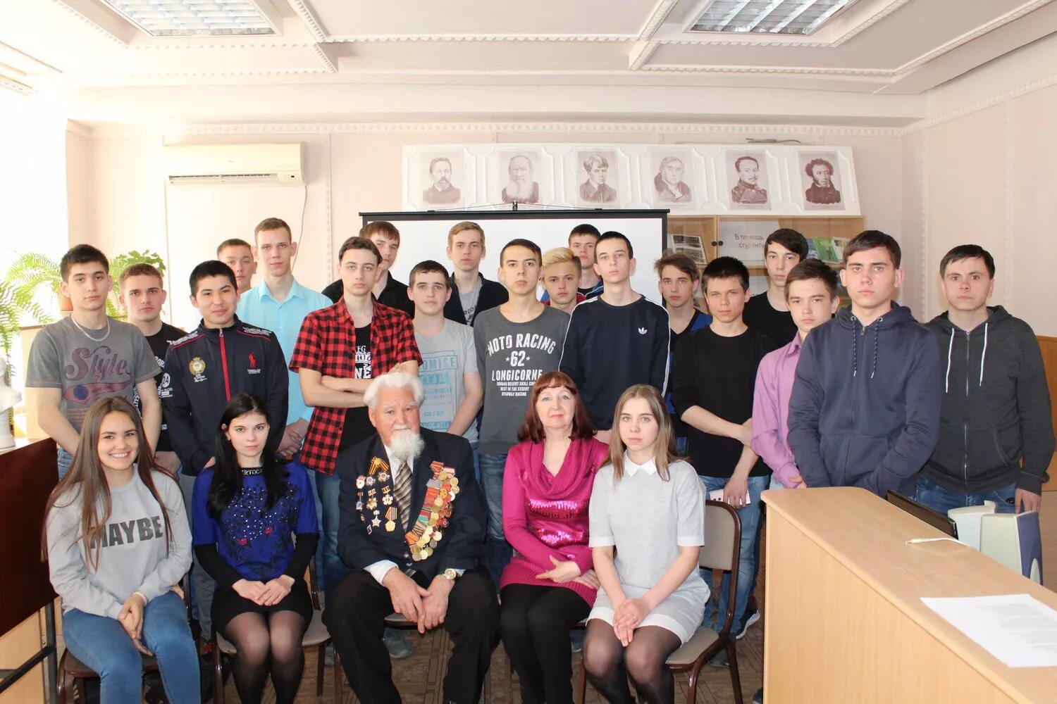 Преподаватель колледжа омске. Колледж отраслевых технологий строительства кострома. Омский техникум мясной и молочной промышленности юбилей ?. Строительный колледж отраслевых технологий омск. Преподаватель колледжа омске.