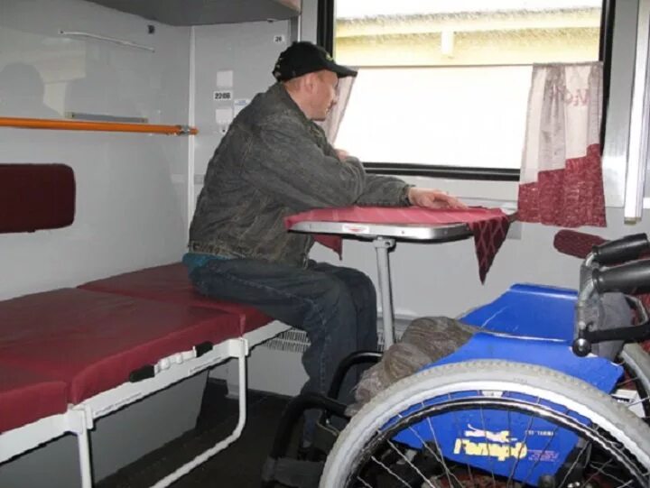 Купить места для инвалидов в поезде. Купе 2у (для инвалидов) ФПК. Спец вагоны РЖД для инвалидов. Вагон для инвалидов колясочников РЖД. Вагон купе для инвалидов РЖД.